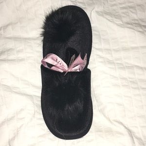 Victoria’s Secret slipper size medium